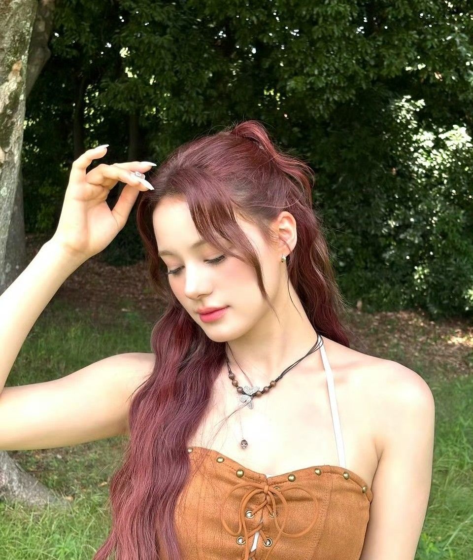 Recent activity shot of Nina (NiziU)