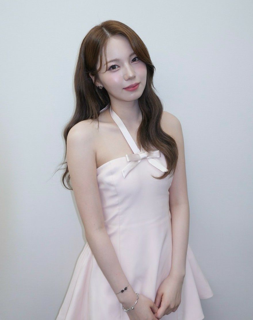 Ayaka (NiziU)的幕後花絮