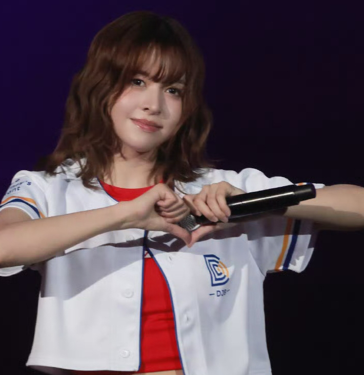 A moment captured by LILY (NMIXX)'s fan