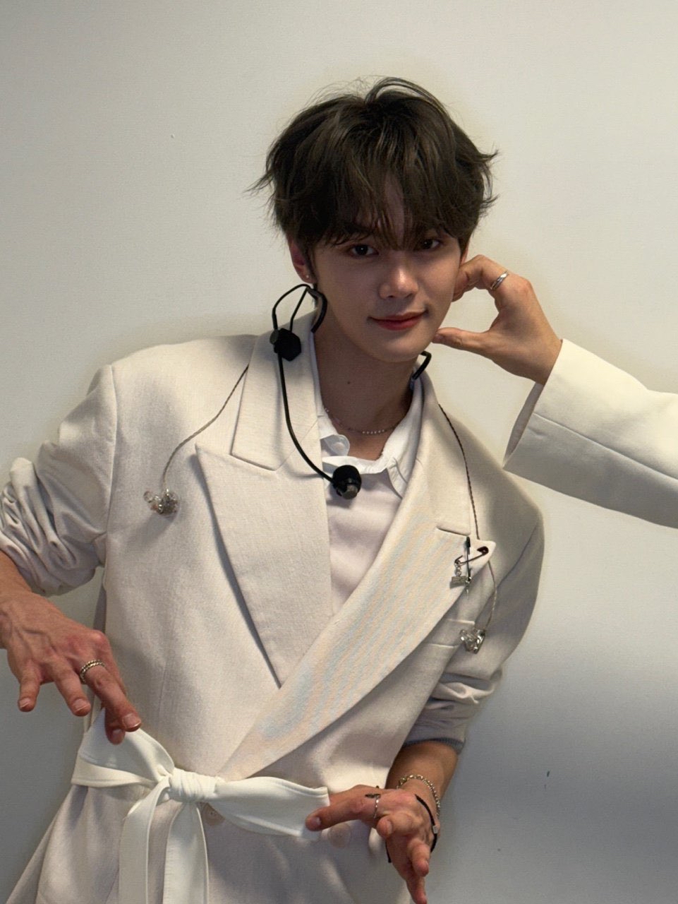 Recent activity shot of Kim Gyuvin (ZEROBASEONE)