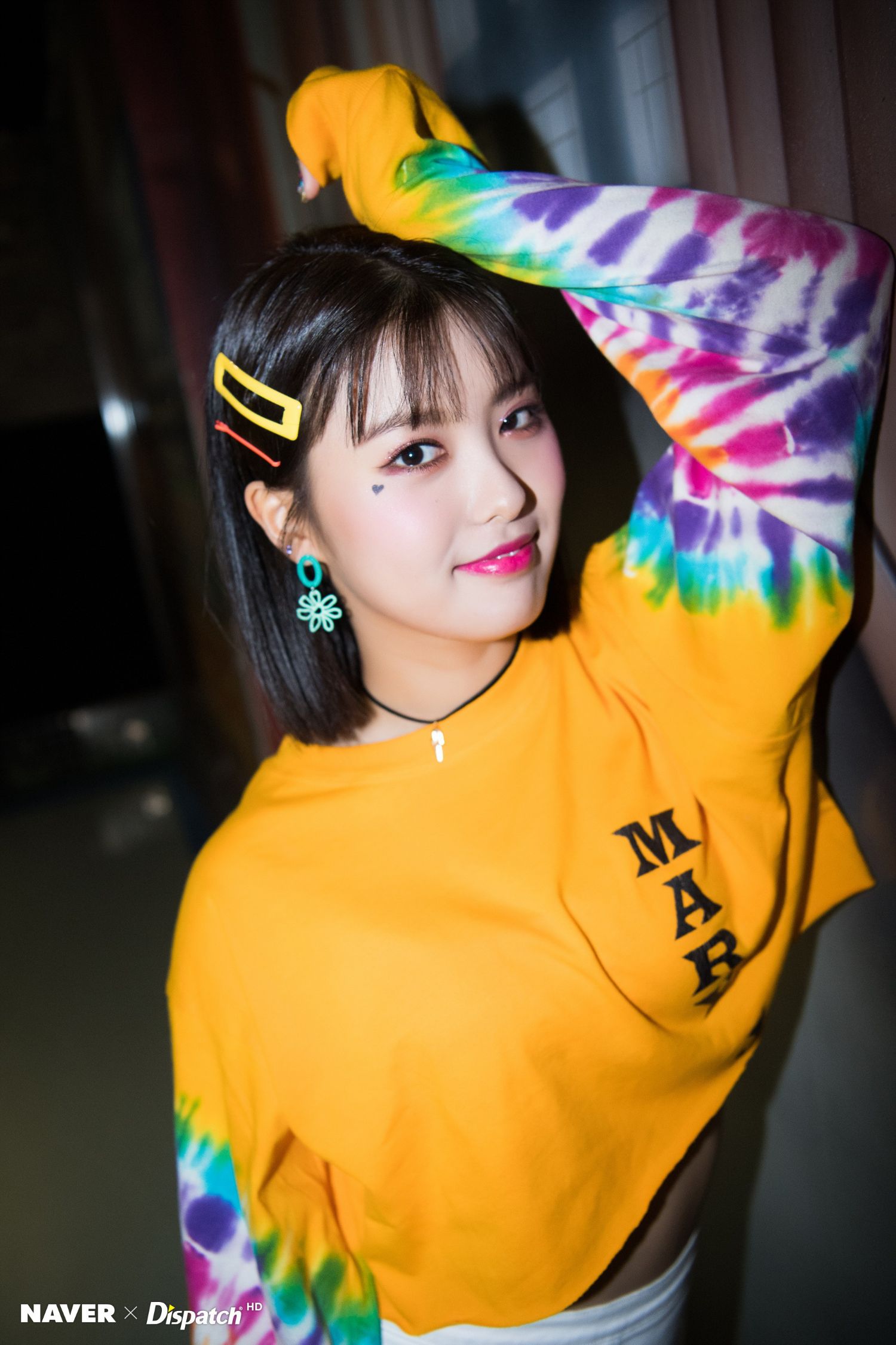 Behind-the-scenes cut of MOMOLAND