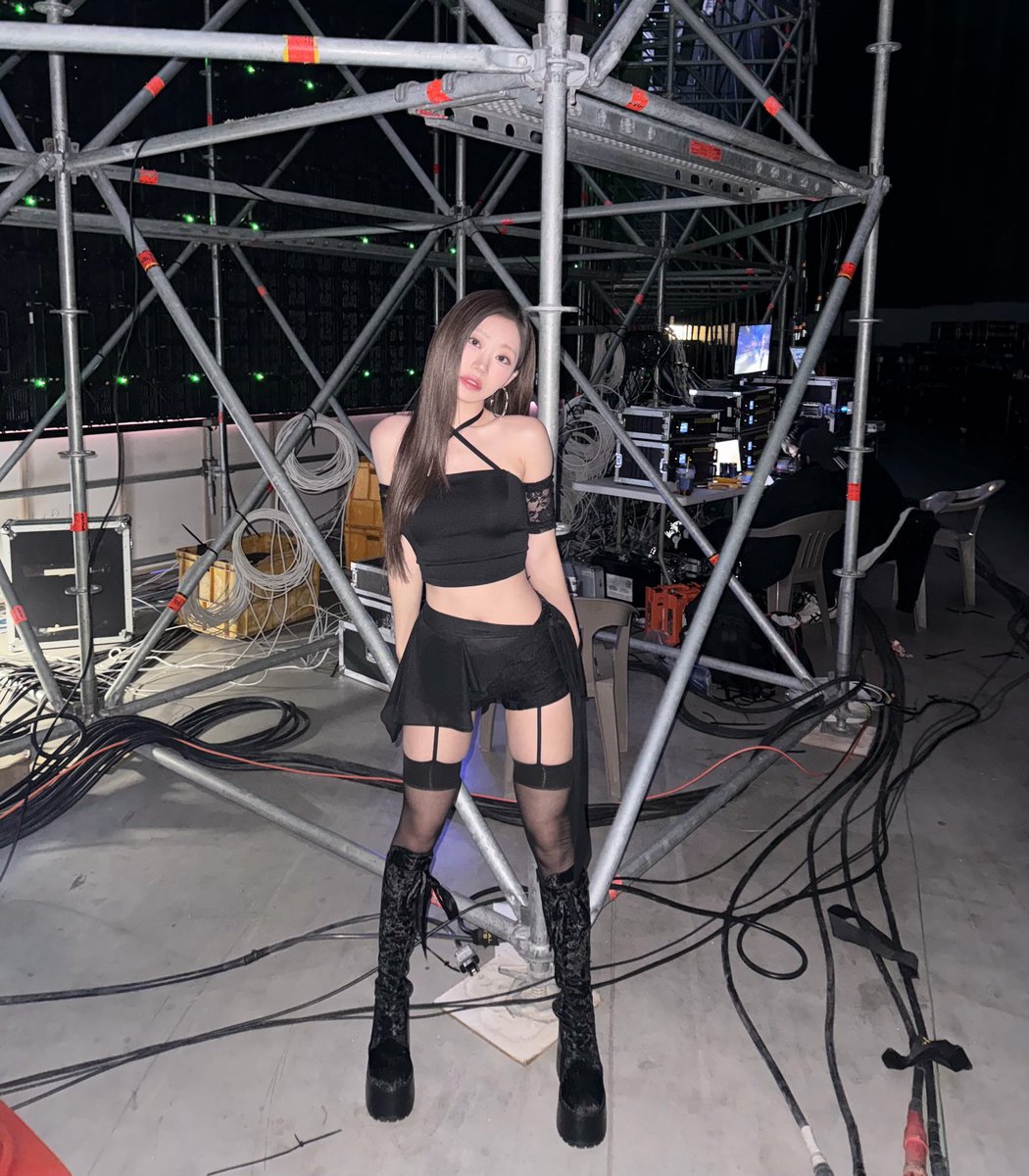 Behind-the-scenes cut of KISS OF LIFE