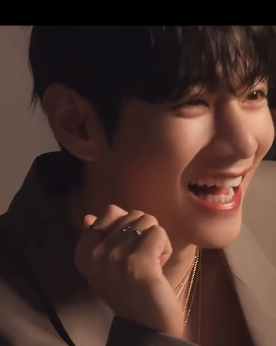 Latest photo of V (BTS)