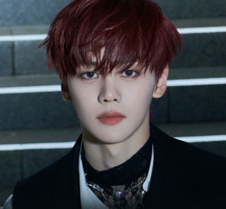 Recent activity shot of Kim Gyuvin (ZEROBASEONE)
