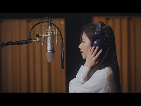 Behind-the-scenes cut of Sana (TWICE)