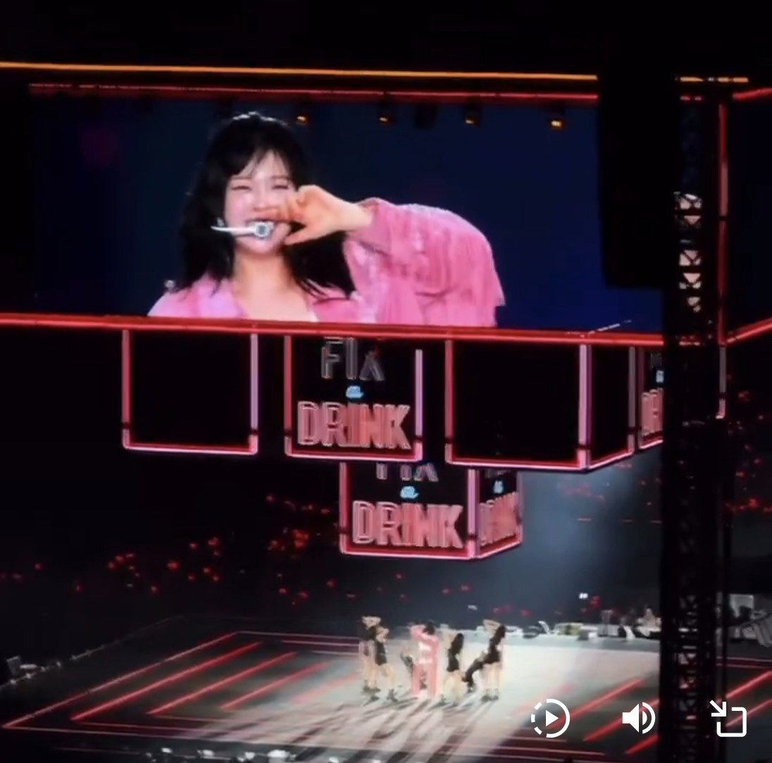 Behind-the-scenes cut of Jeongyeon (TWICE)