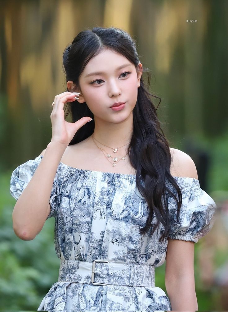 Behind-the-scenes cut of Haerin (NewJeans)