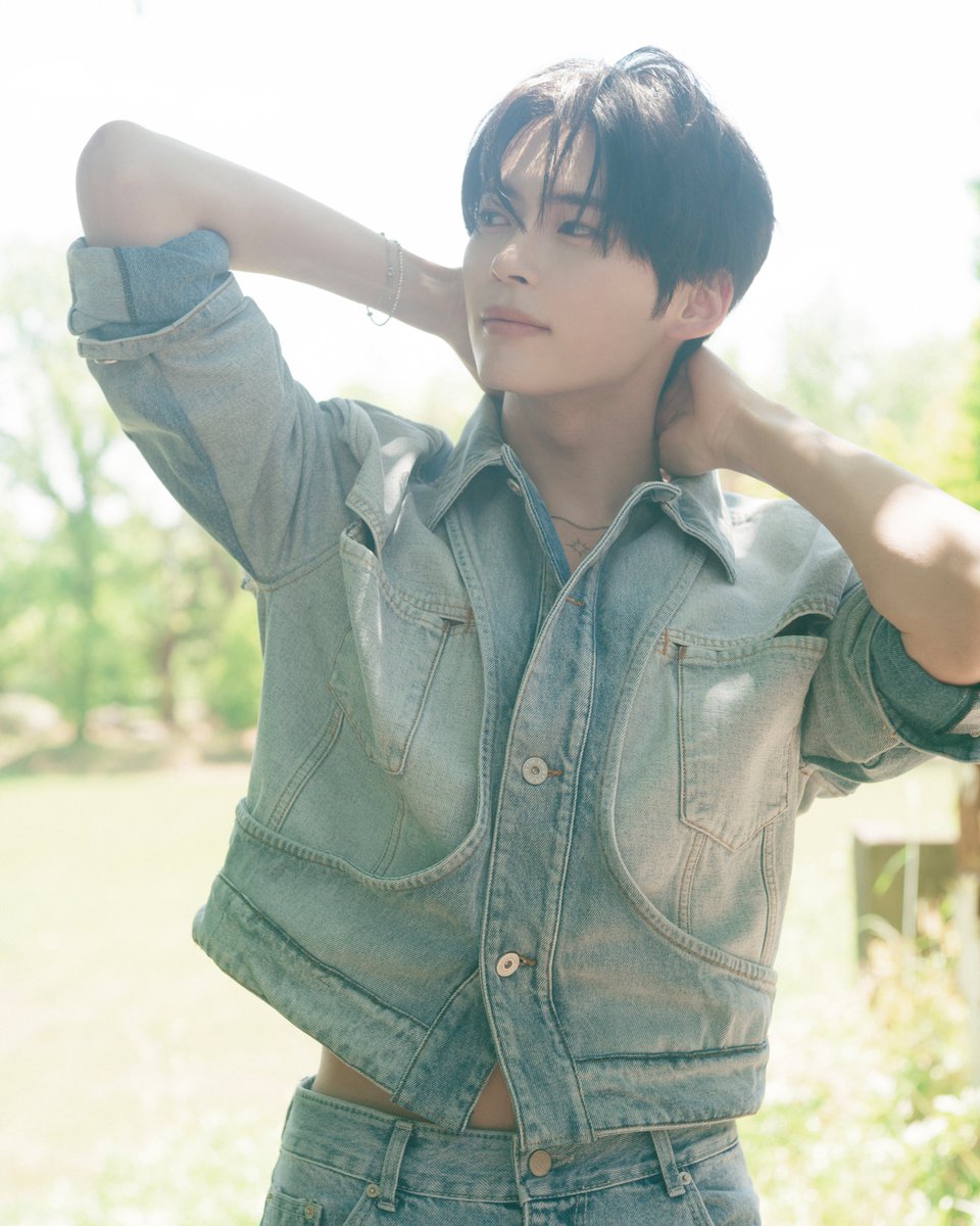 Behind-the-scenes cut of Sung Hanbin (ZEROBASEONE)