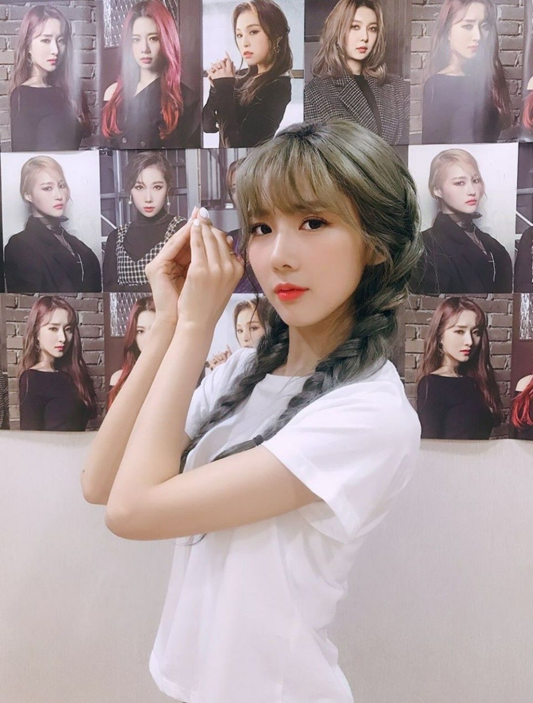 A moment captured by Yoohyeon (DREAMCATCHER)'s fan