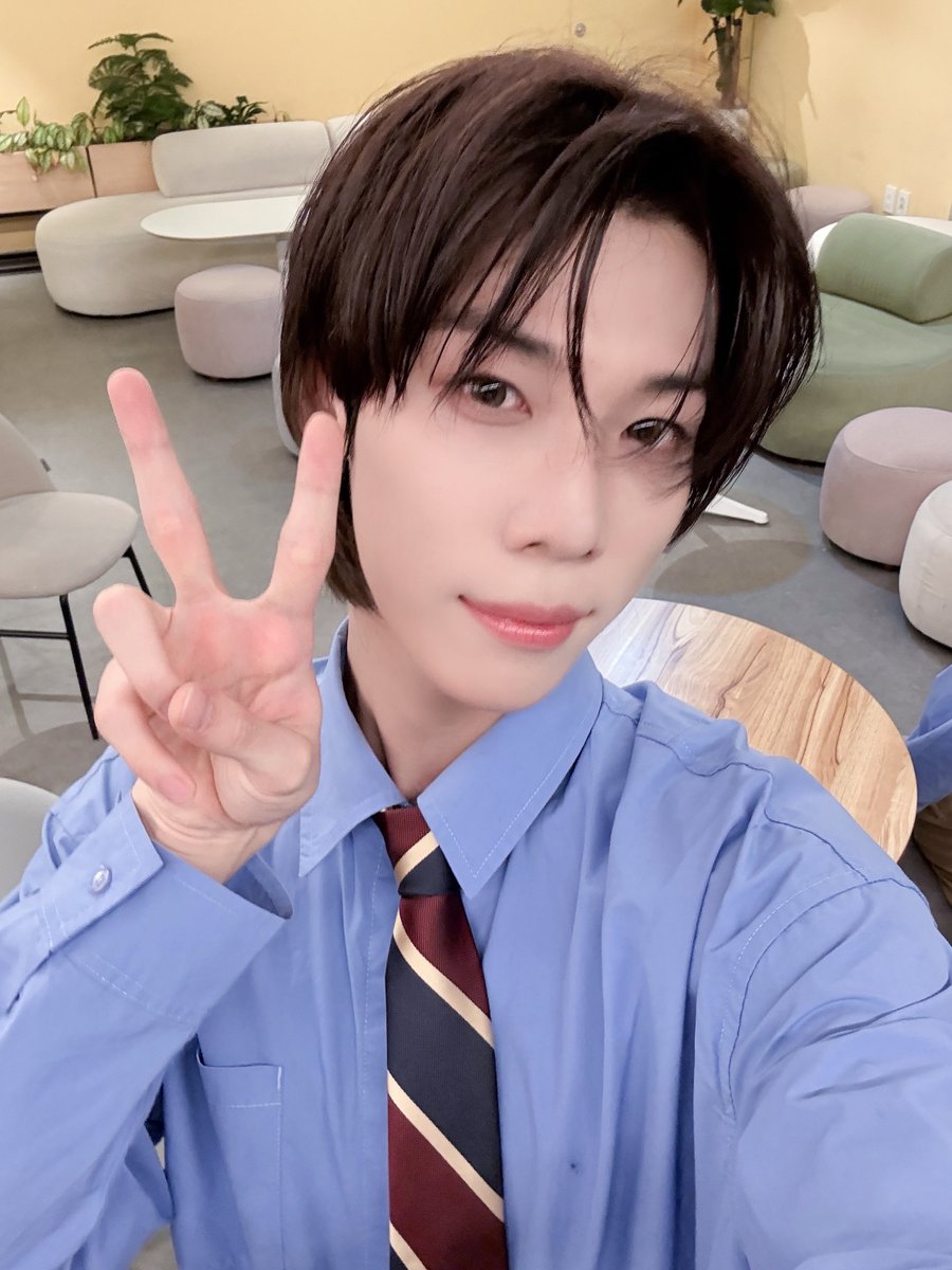 Behind-the-scenes cut of n.SSign