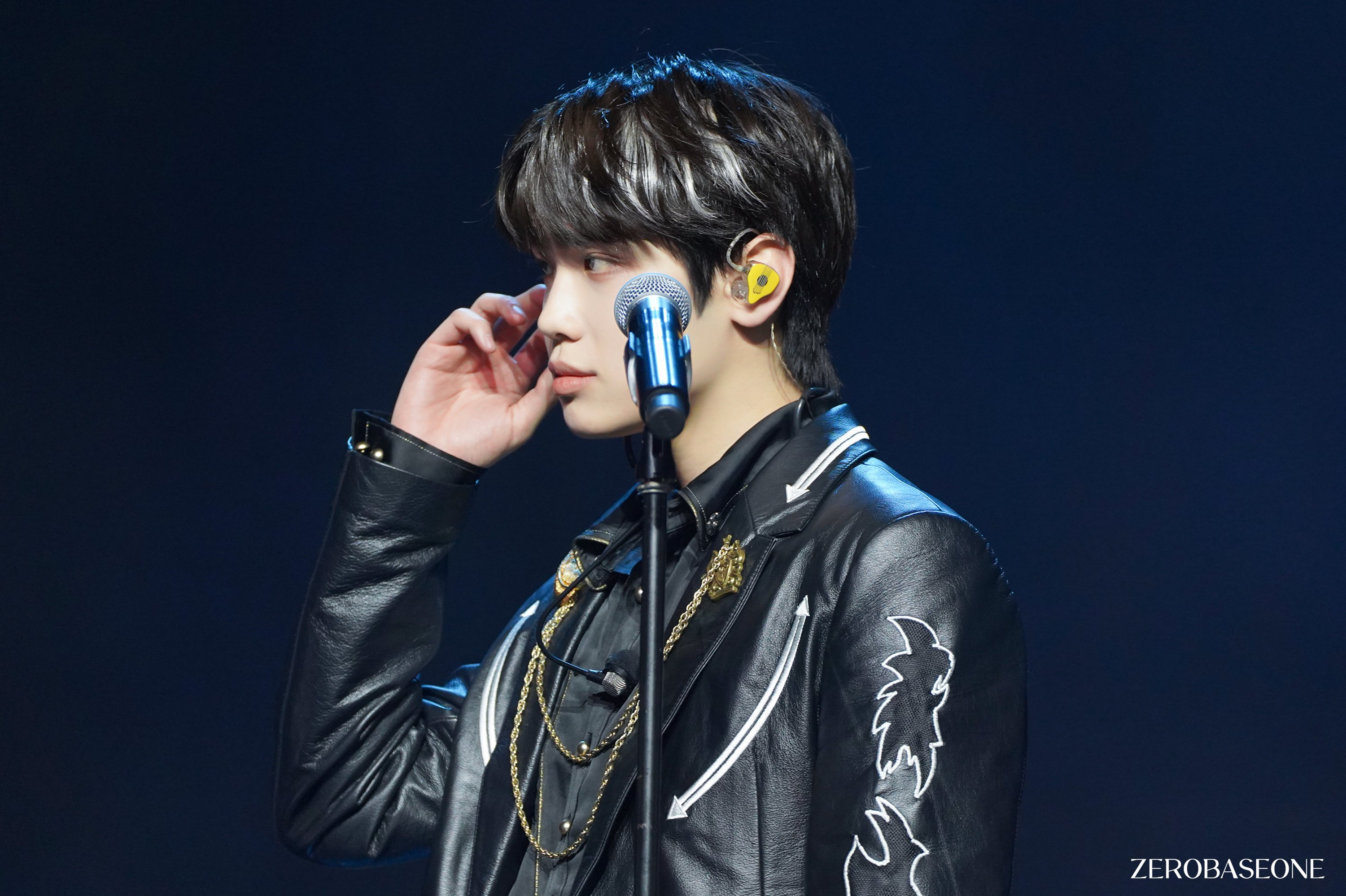A moment captured by Kim Taerae (ZEROBASEONE)'s fan