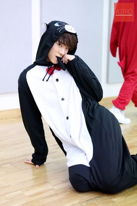 Latest photo of Moonbin (ASTRO)