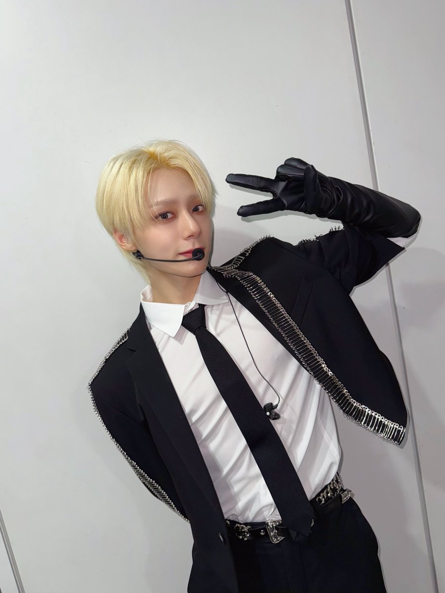 Behind-the-scenes cut of ONEUS