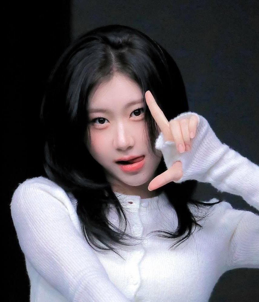 Behind-the-scenes cut of Chaeryeong (ITZY)