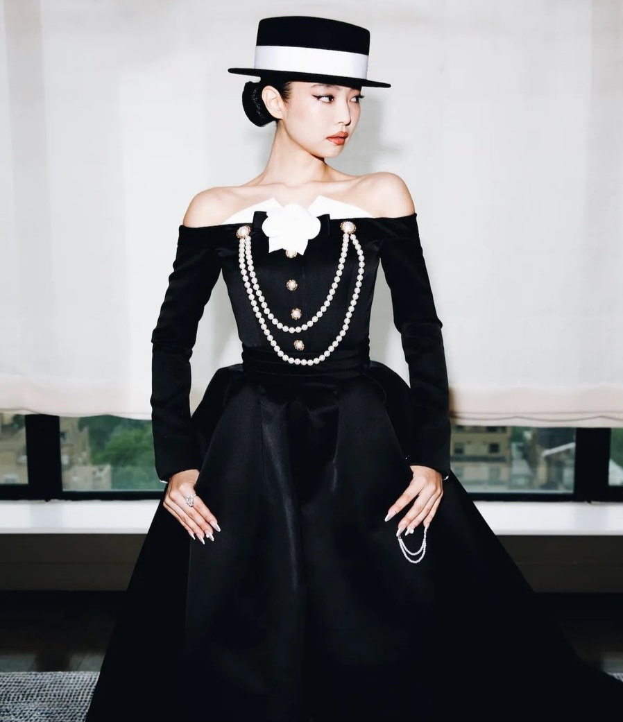 Recent activity shot of Jennie (BLACKPINK)