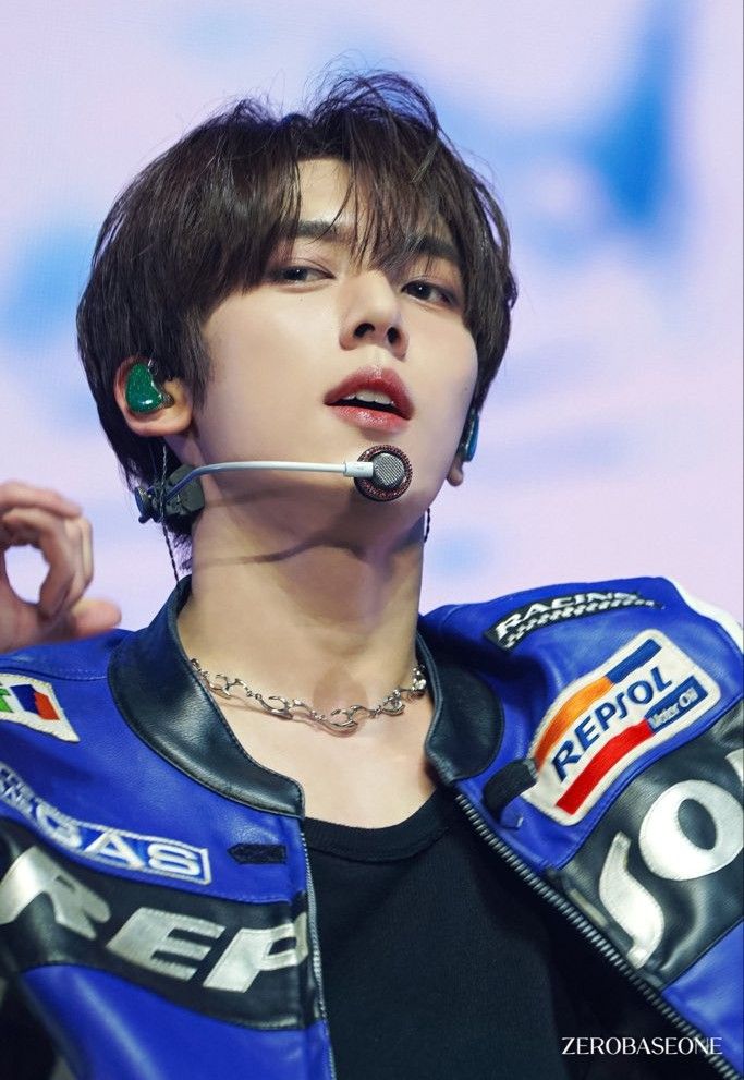 Recent activity shot of Han Yujin (ZEROBASEONE)