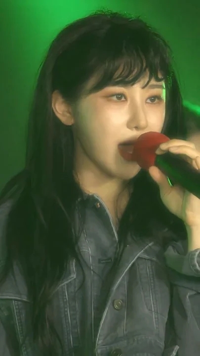 The most beloved wallpaper among Lee Chaeyeon's fans