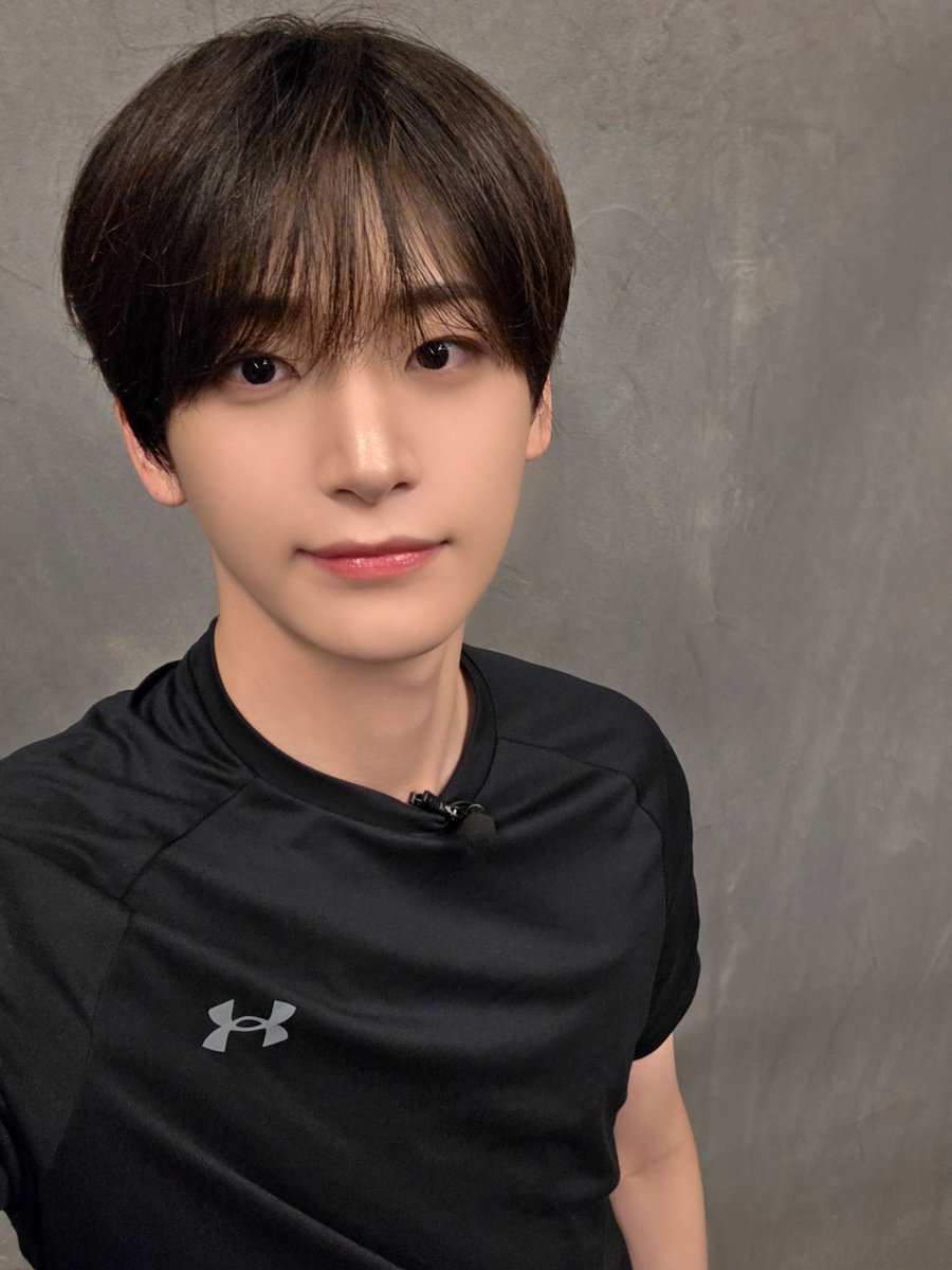 Behind-the-scenes cut of CRAVITY