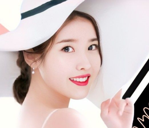 Behind-the-scenes cut of IU
