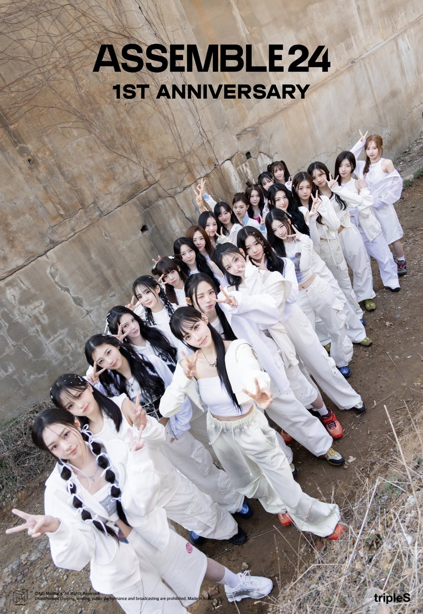 A moment captured by tripleS's fan