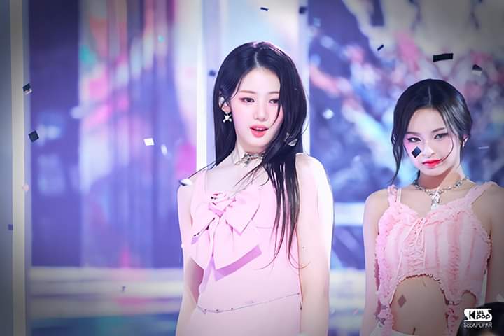 A moment captured by Rora (BABYMONSTER)'s fan