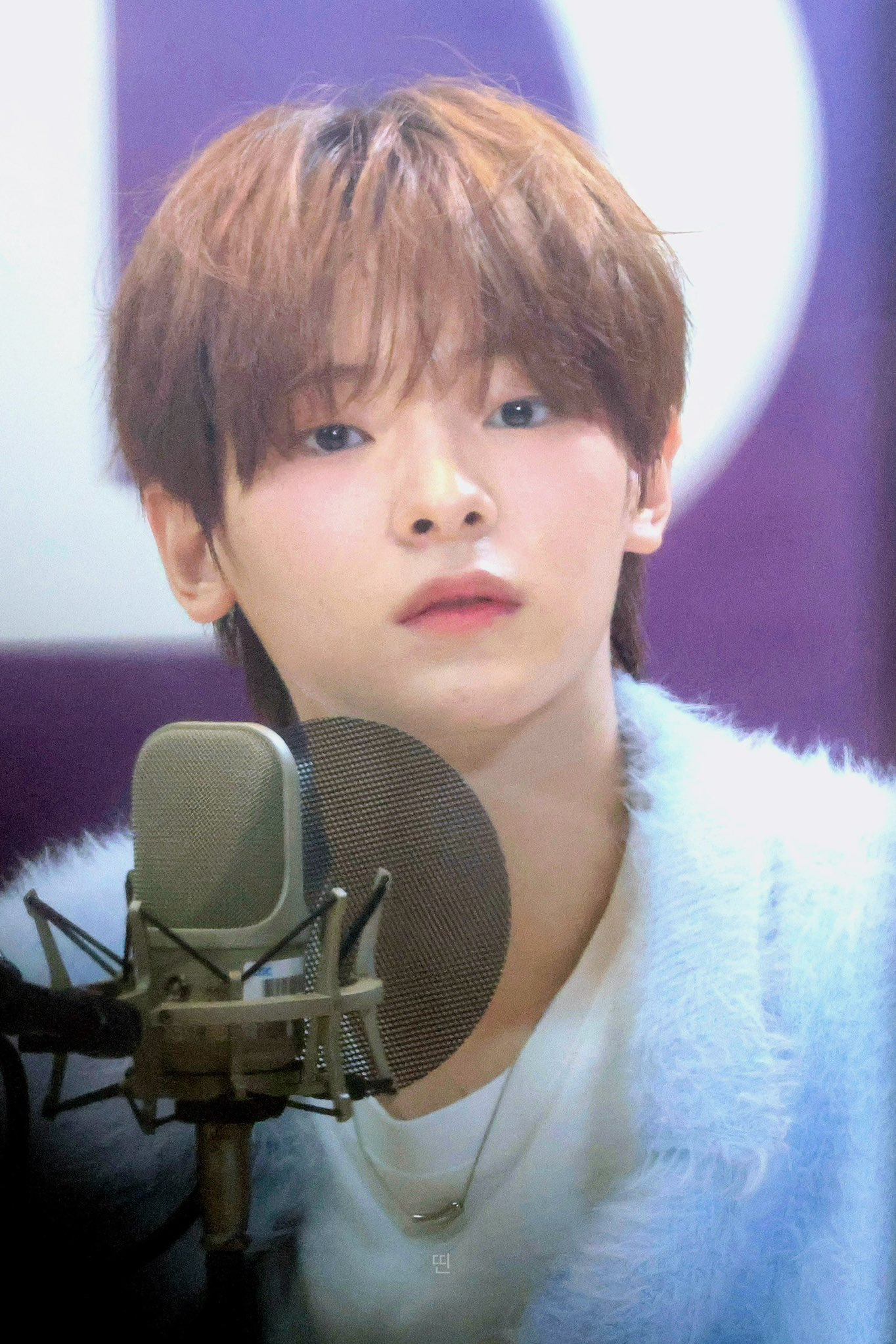 A moment captured by Kang Woojin's fan