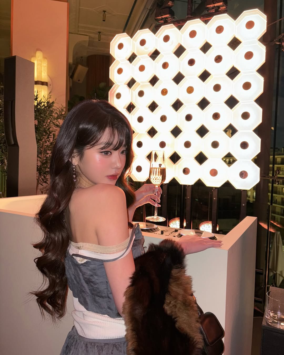 Behind-the-scenes cut of Jang Wonyoung (IVE)
