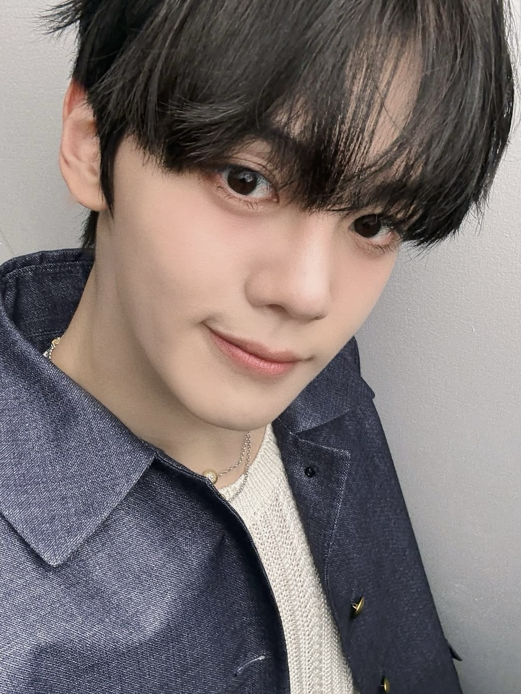A moment captured by Kim Gyuvin (ZEROBASEONE)'s fan