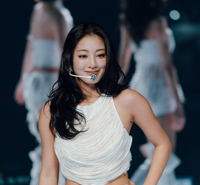 Behind-the-scenes cut of Jihyo (TWICE)