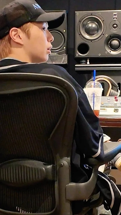Behind-the-scenes cut of Kang Daniel