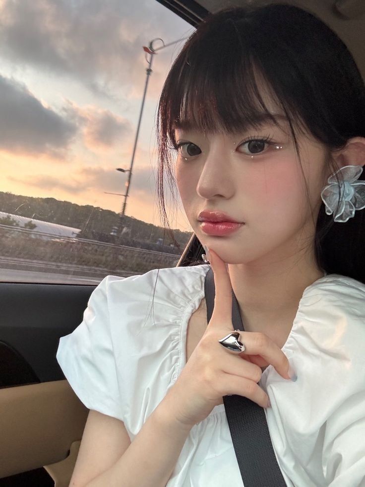 Behind-the-scenes cut of Minju (ILLIT)