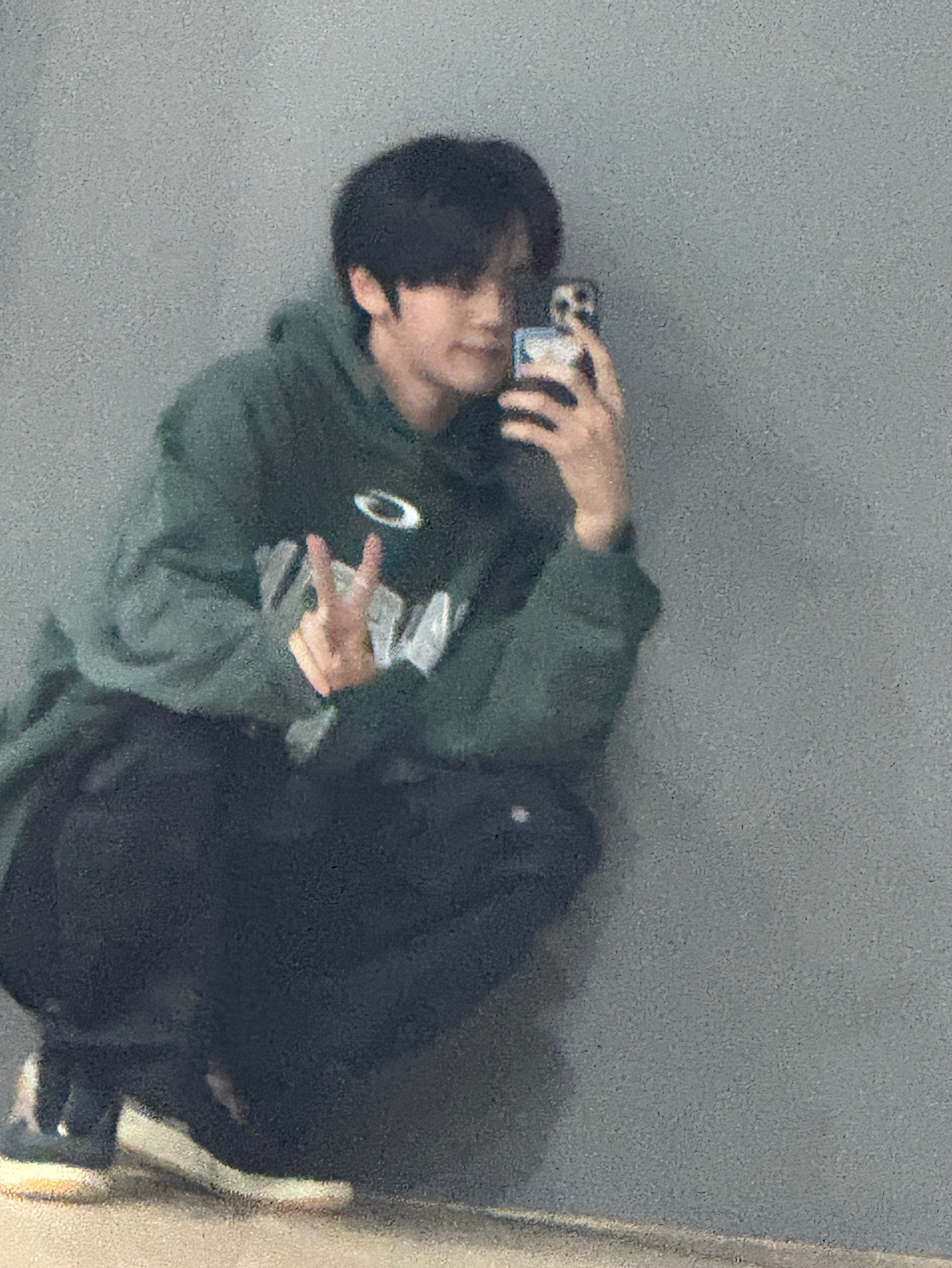 Latest photo of Kim Gyuvin (ZEROBASEONE)
