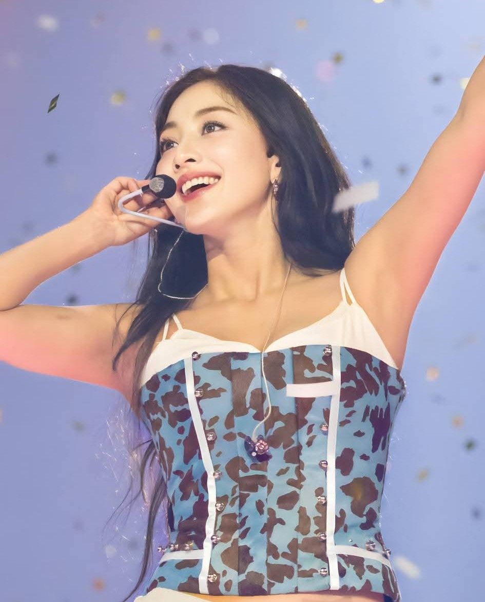 Latest photo of Jihyo (TWICE)