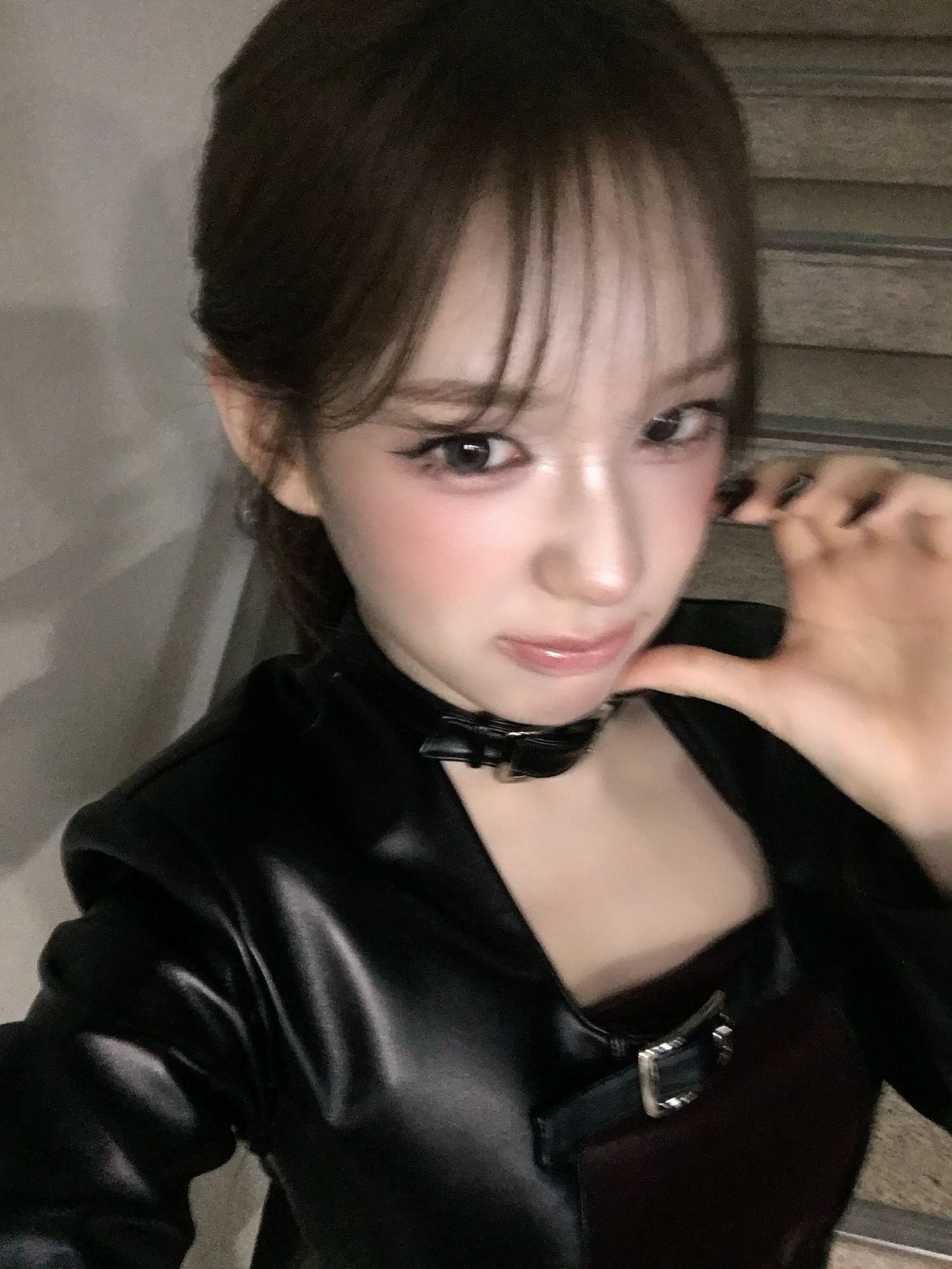 Behind-the-scenes cut of Ryu Sarang (izna)