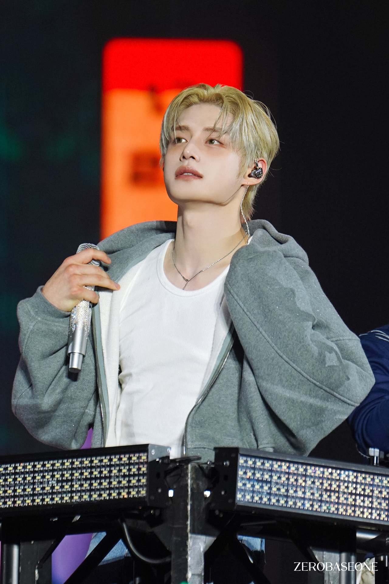 キム・ジウン (ZEROBASEONE)の最新写真
