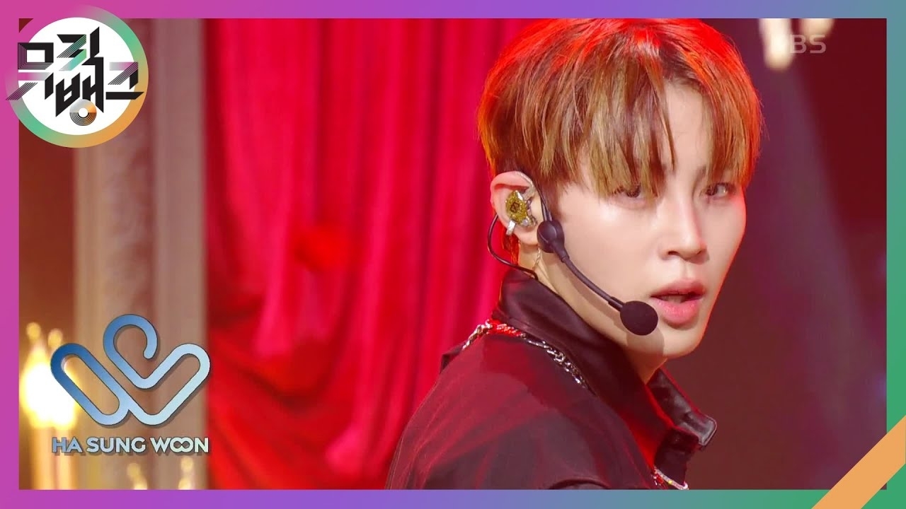 A moment captured by Ha Sungwoon's fan