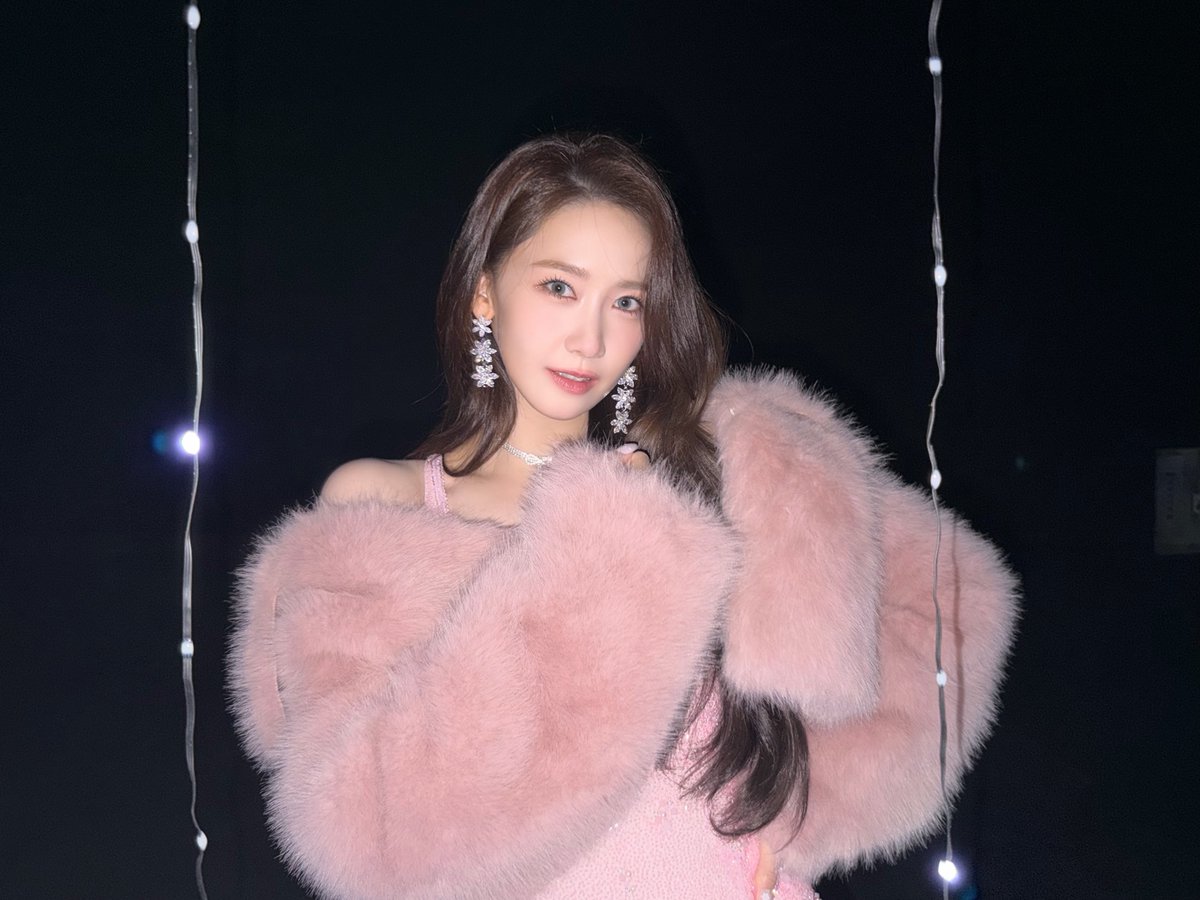 Behind-the-scenes cut of Girls' Generation