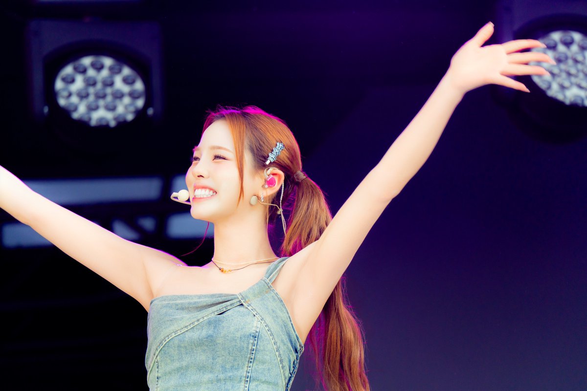 A moment captured by NiziU's fan