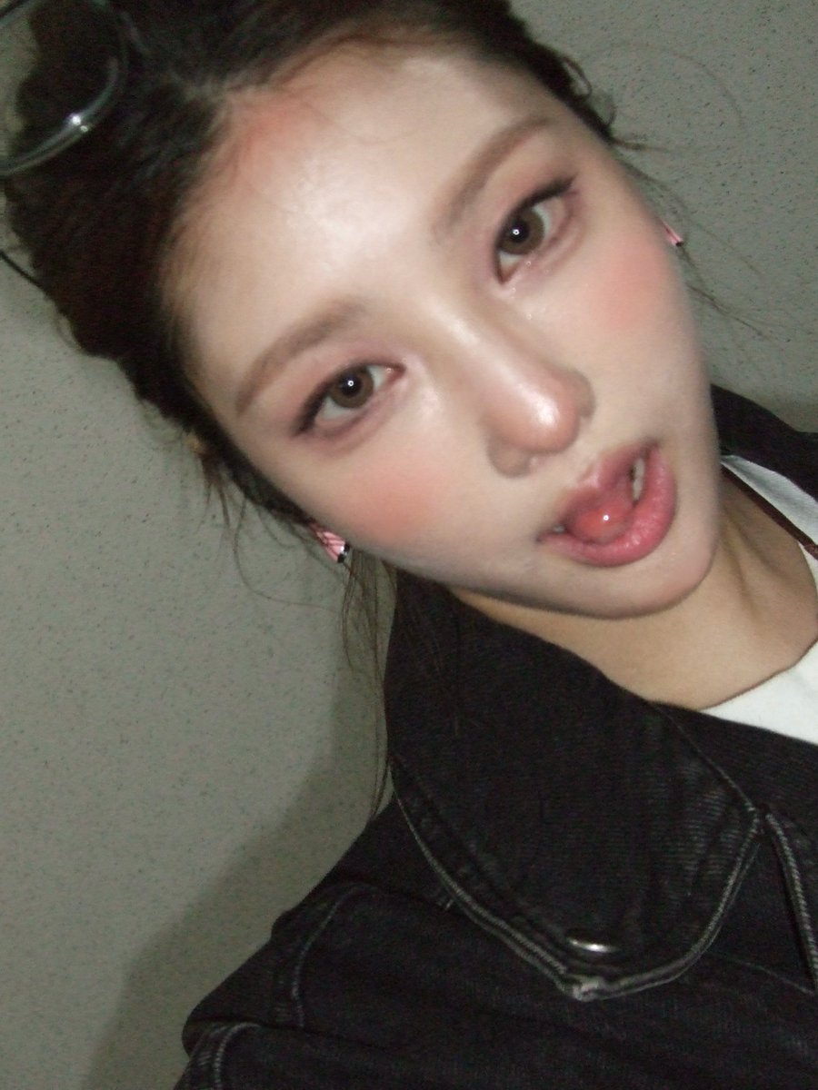Behind-the-scenes cut of PURPLE K!SS