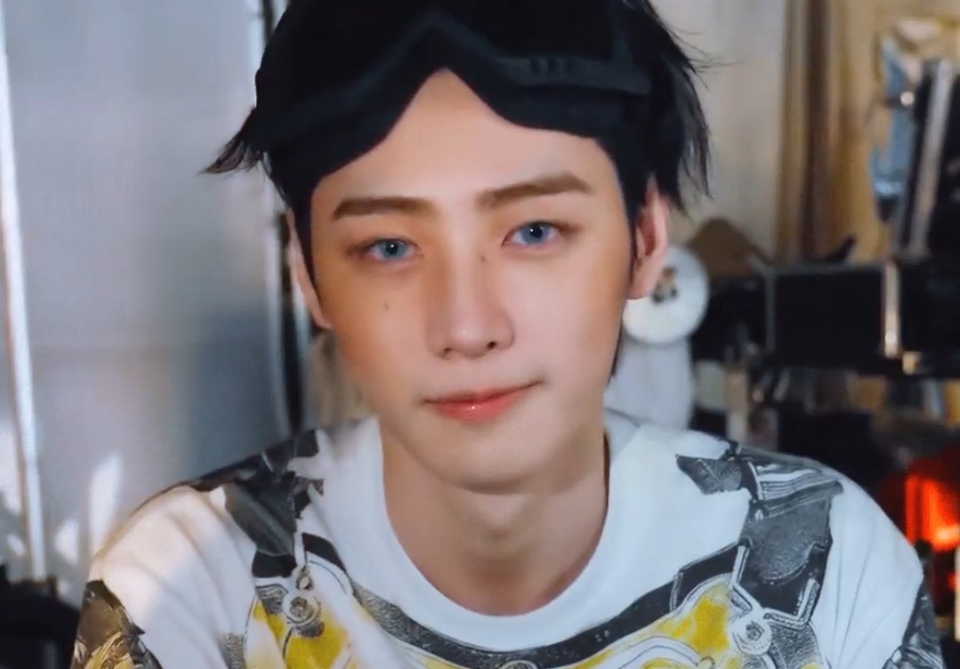 Latest photo of Sunghoon (ENHYPEN)