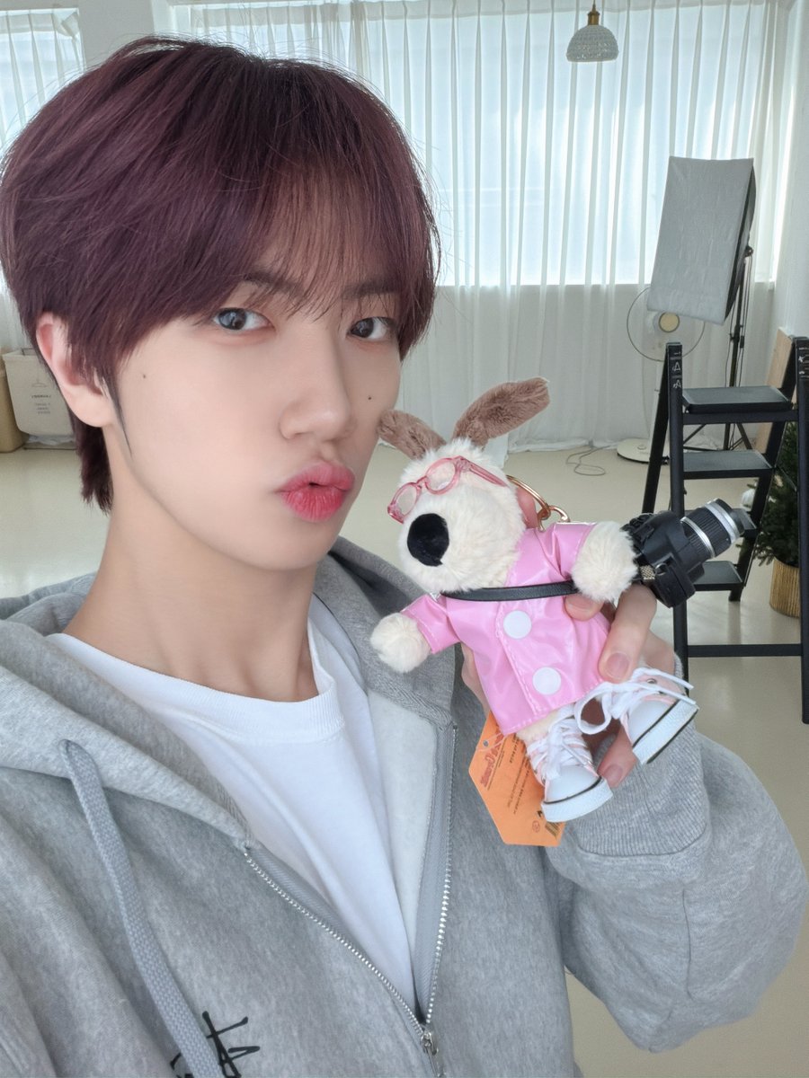 Recent activity shot of CRAVITY