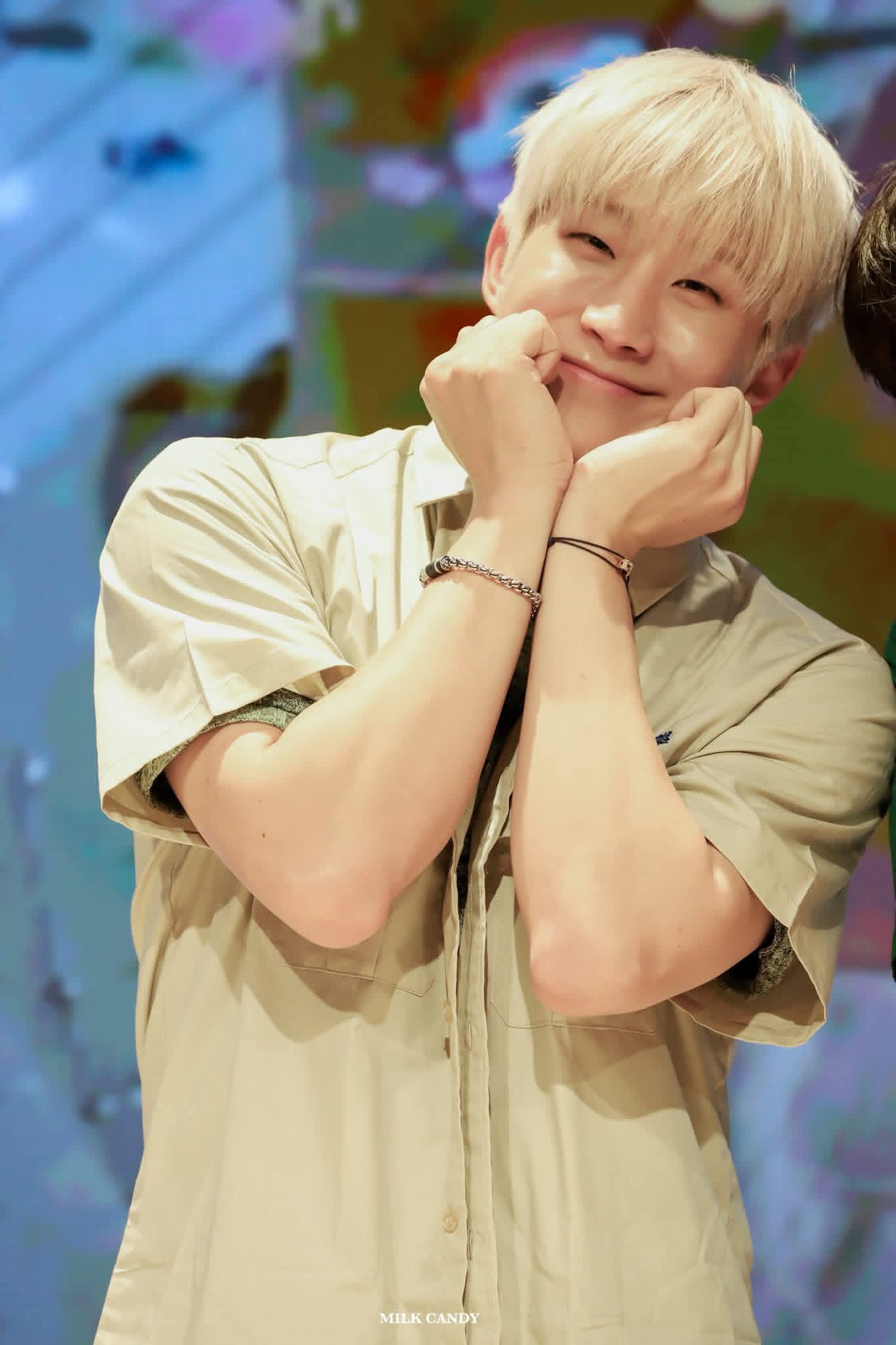 A moment captured by Jinjin (ASTRO)'s fan
