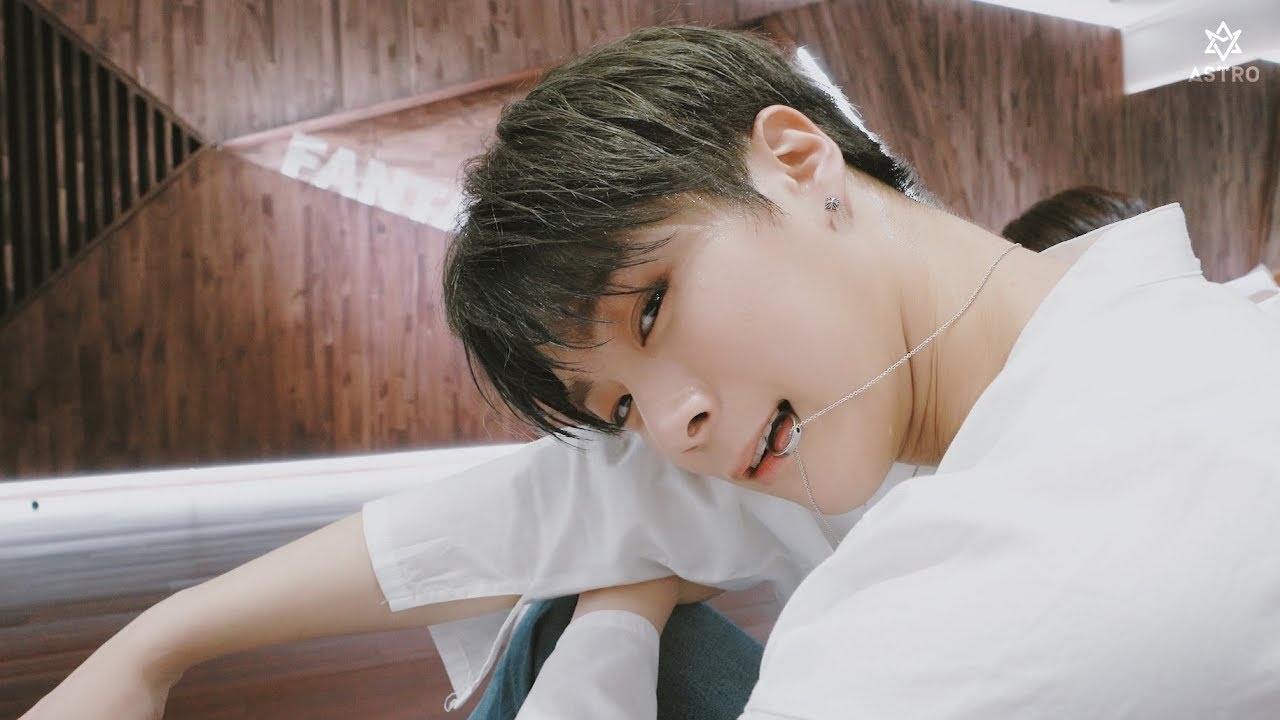 A moment captured by Moonbin (ASTRO)'s fan