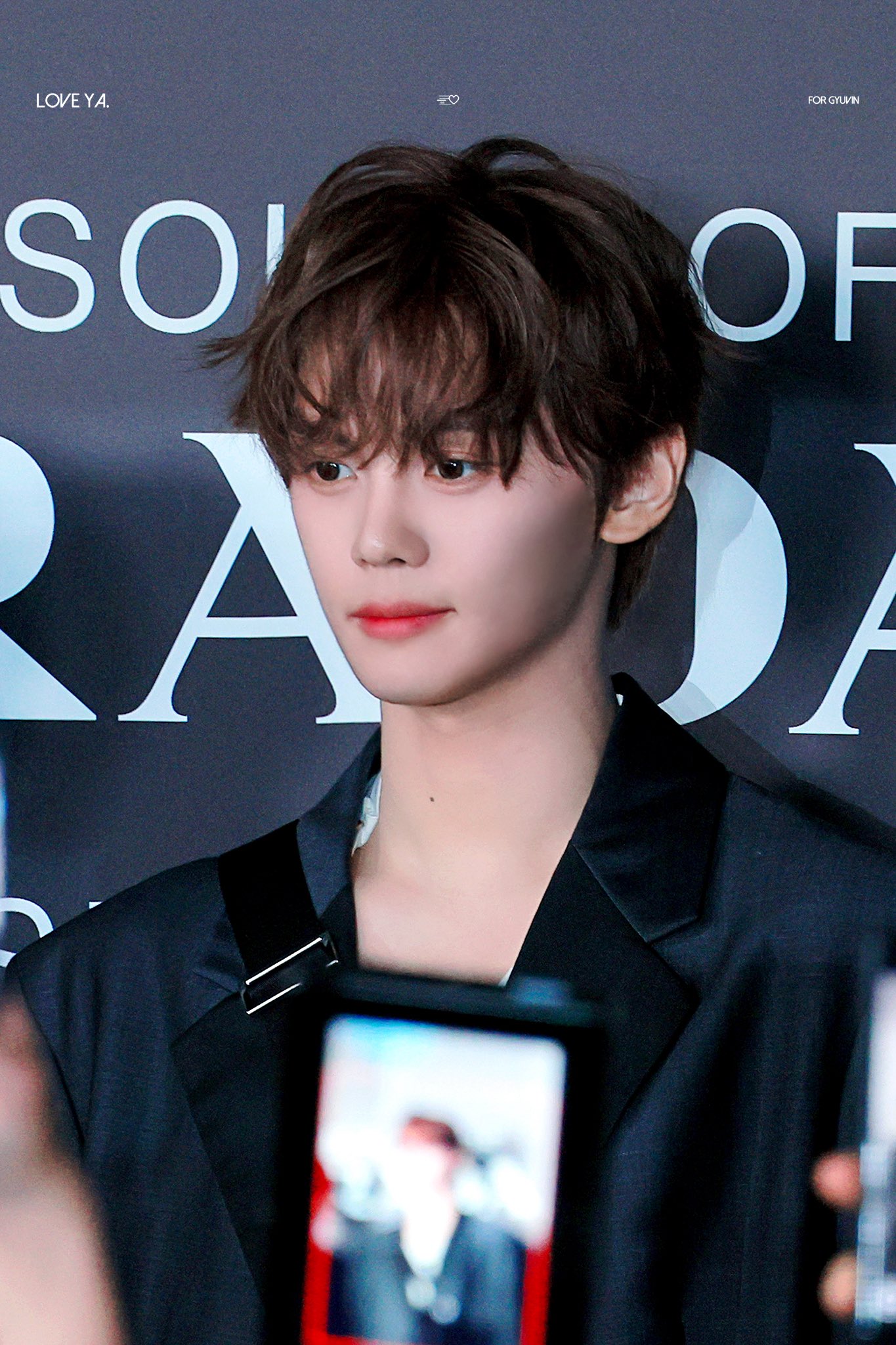 A moment captured by Kim Gyuvin (ZEROBASEONE)'s fan