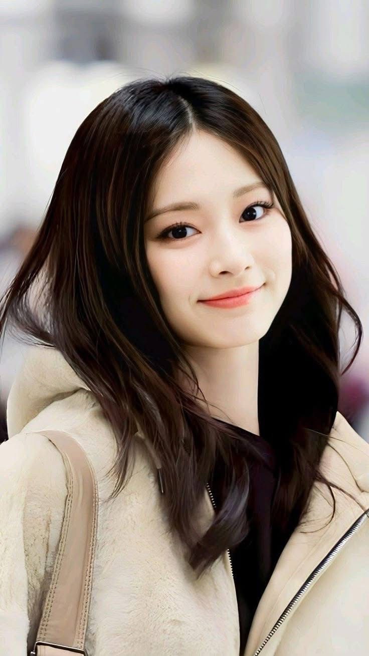 Today's most popular wallpaper in the Tzuyu (TWICE) community