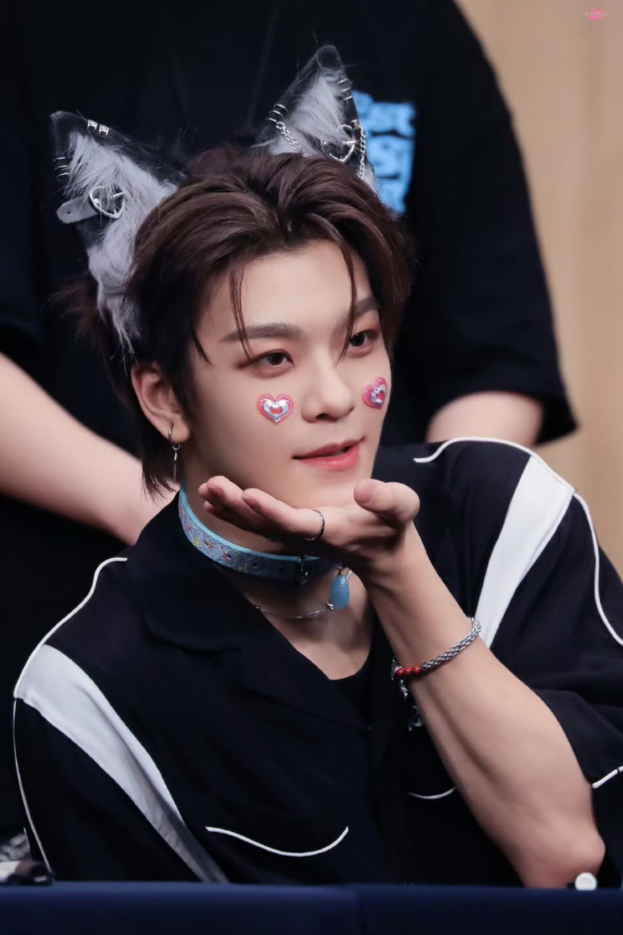 Behind-the-scenes cut of He Xinlong (BOY STORY)