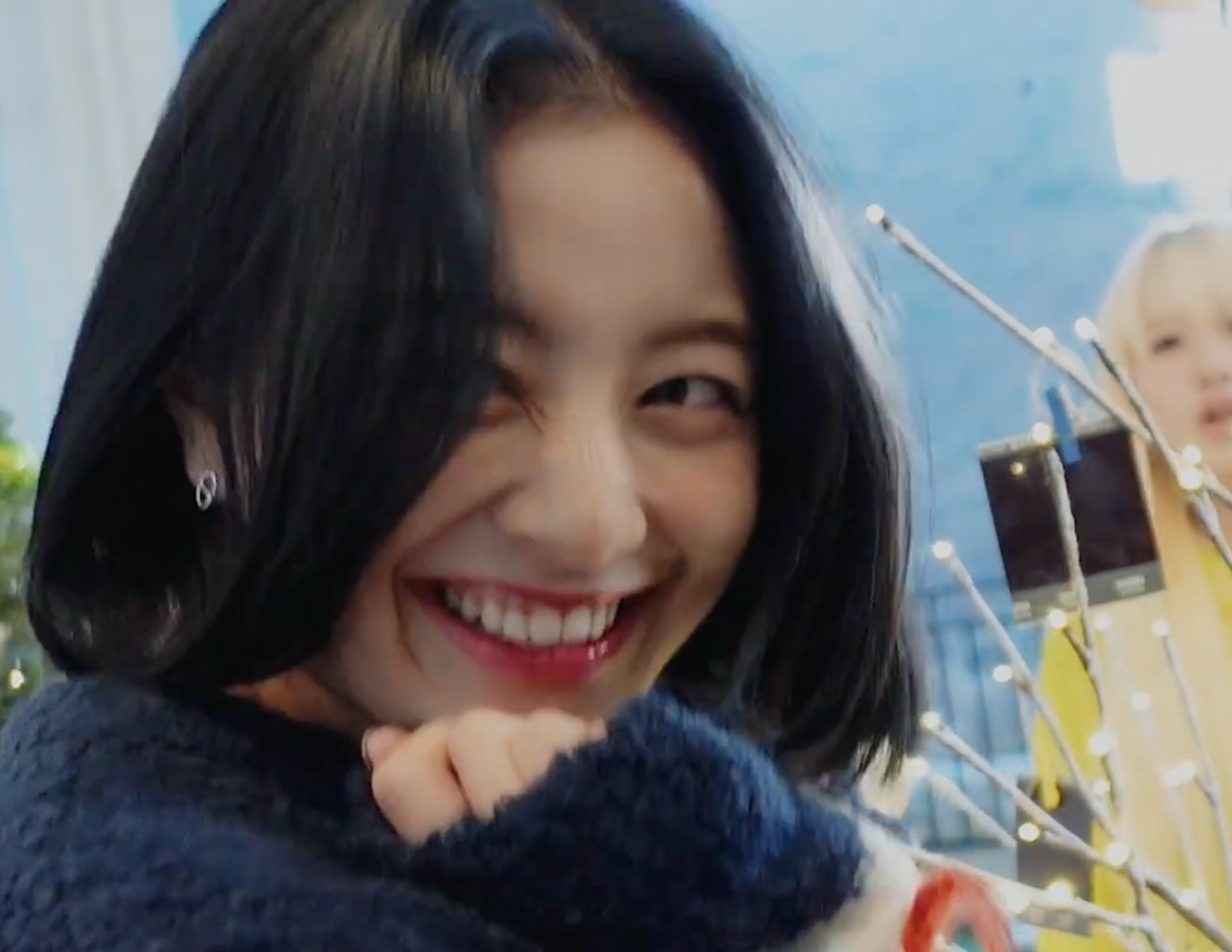 Potret di balik layar Jihyo (TWICE)