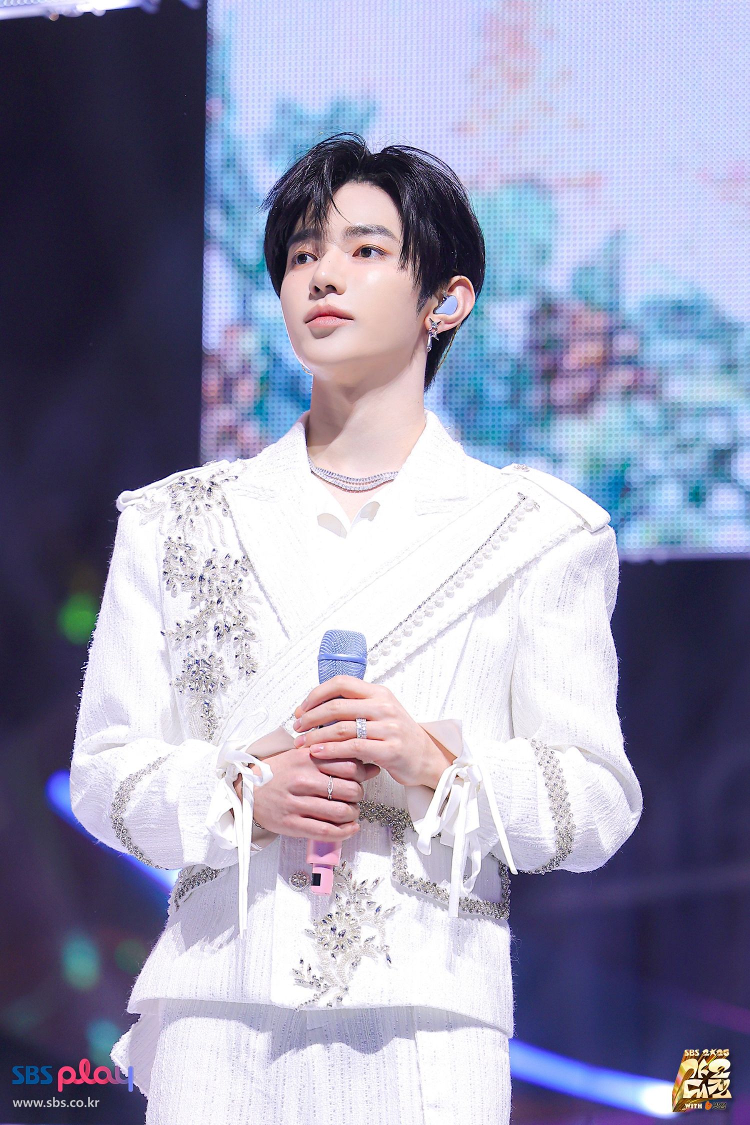 Behind-the-scenes cut of Zhang Hao (ZEROBASEONE)