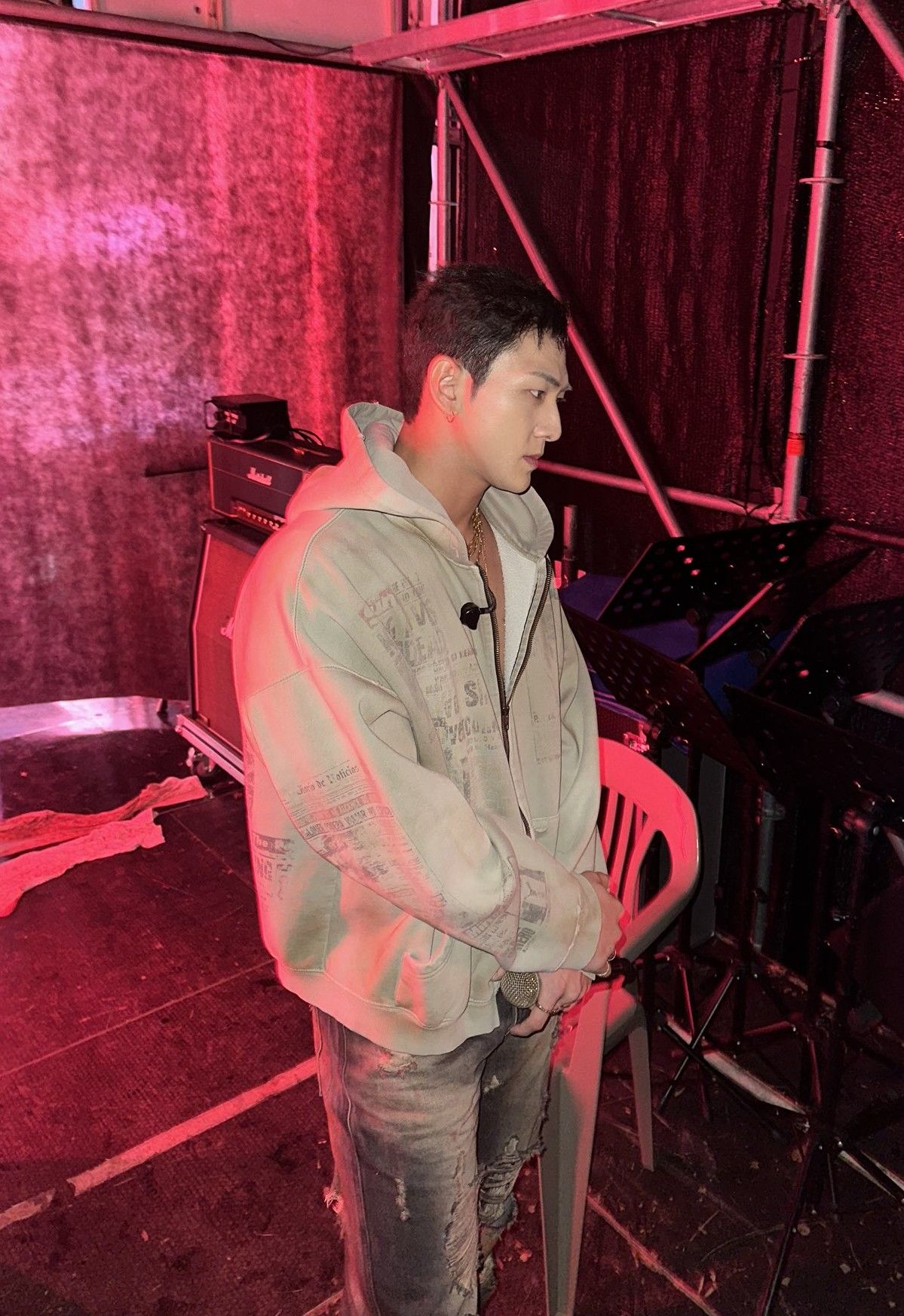 Behind-the-scenes cut of Baekho
