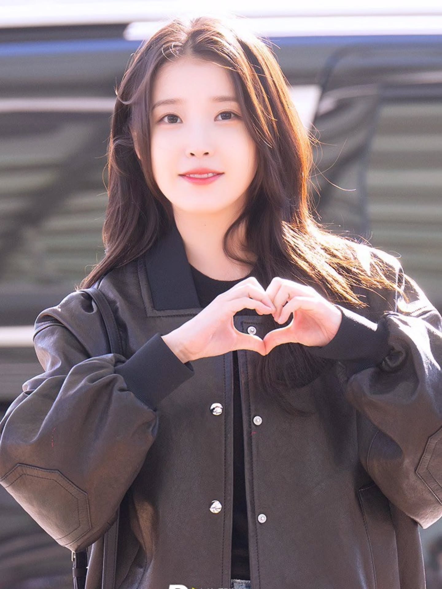 Behind-the-scenes cut of IU